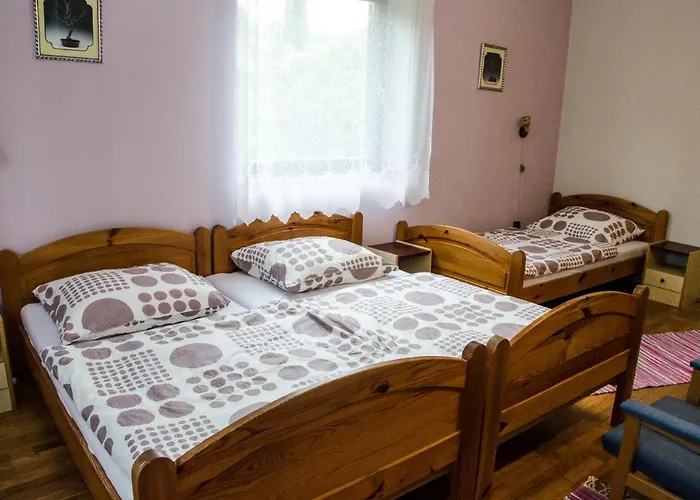 Pigal Panzio לינה וארוחת בוקר 3*