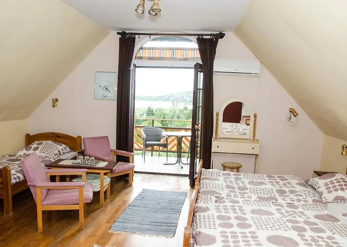 Pigal Panzio לינה וארוחת בוקר